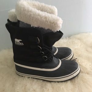 Sorel Winter Carnival waterproof boots. 10.5